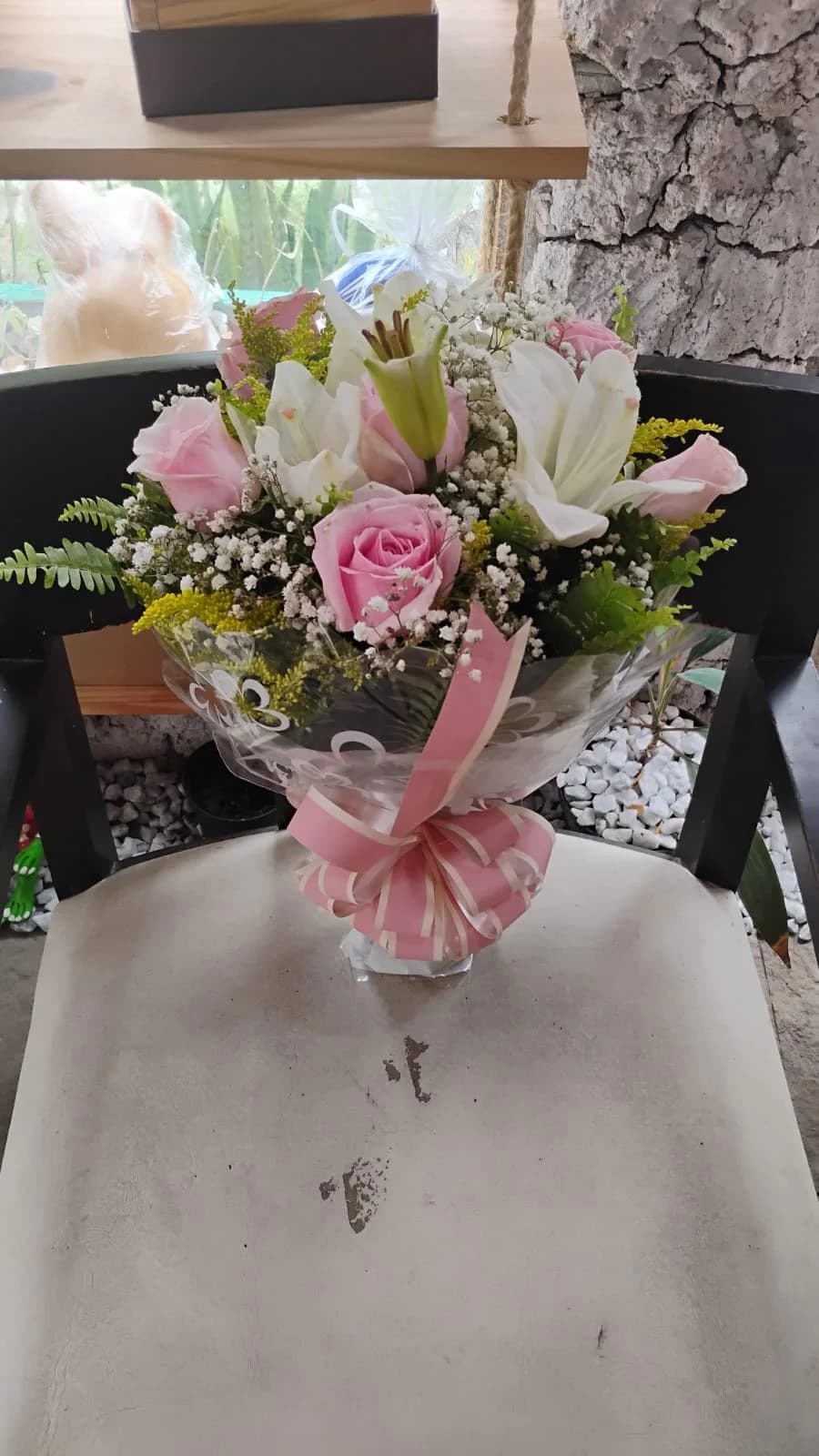 Buquê de 6 Rosas com 4 Lírios