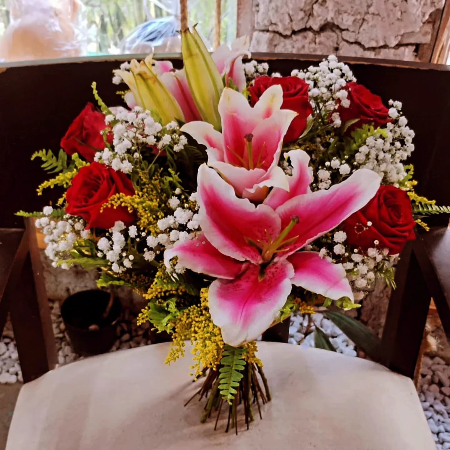 Buquê de 6 Rosas com 8 Lírios